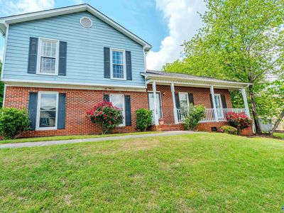 168 Hollington Dr NE