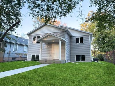 1109 University Dr S