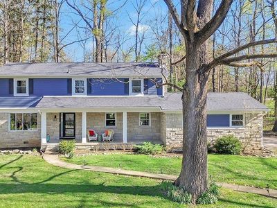 2715 E Bluff Ct