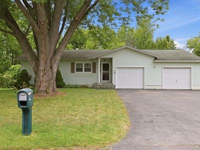 Property at 102 Christopher Dr, Baldwinsville, NY