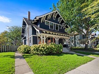 62 W 11th St