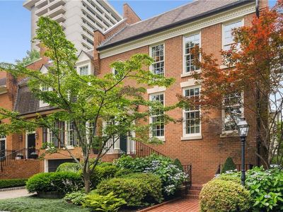 2615 Peachtree Rd NE