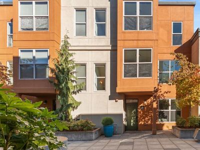 6273 NE Carillion Dr