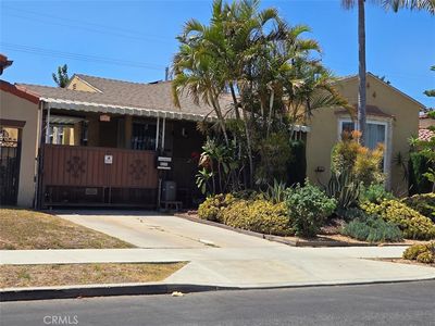 8215 S Mariposa Ave