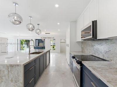 291 Shore Dr E