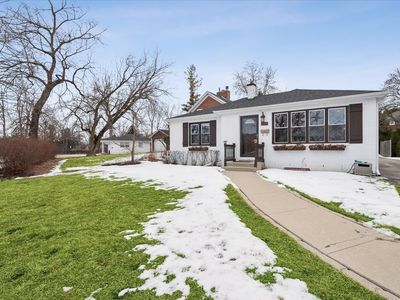 Property at 689 E Illinois Rd, Lake Forest, IL
