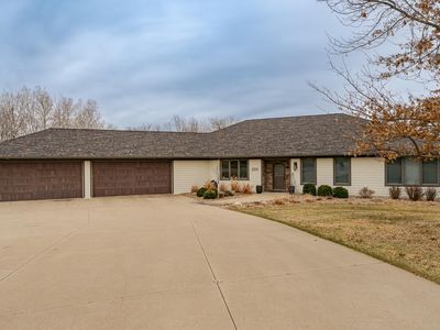 1105 Greystone Ln SW