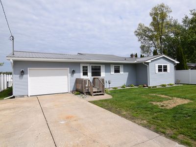 912 W Shore Rd