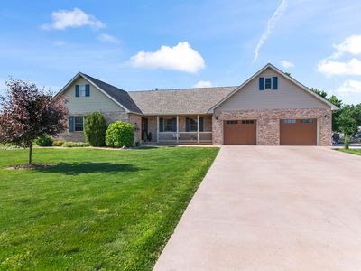6105 Farrier Pl