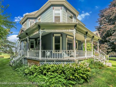 105 E Columbia Rd
