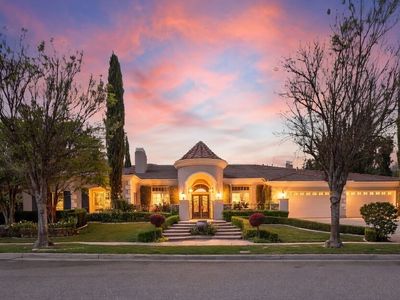 1660 Alamitos Cir