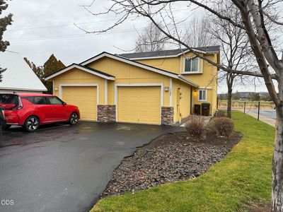 592 SW Cliffside Ln