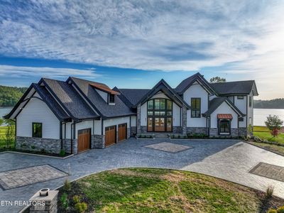 202 Crown Jewel Ln