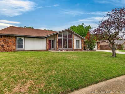 1135 Meadow Ln