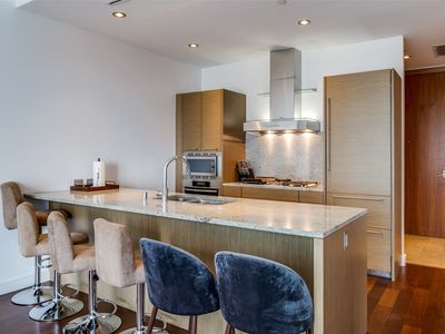 2900 McKinnon St APT 402