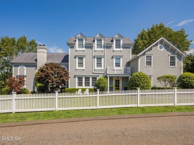7 Grey Rock Dr