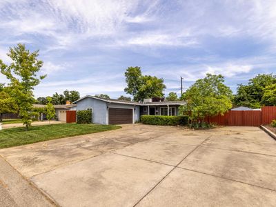 3832 Henderson Way