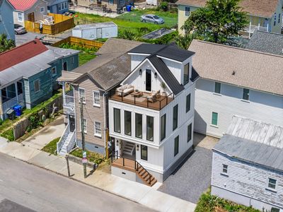 64 Lee St