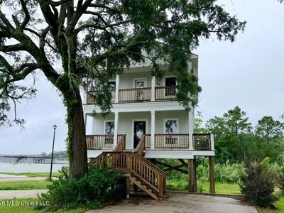759 Bay Breeze Dr