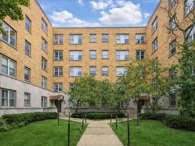 2600 W Balmoral Ave #402