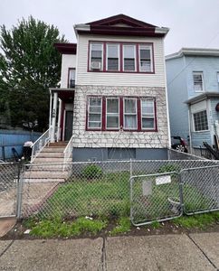 568 14Th Ave