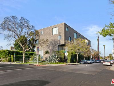 7917 Willoughby Ave UNIT 4