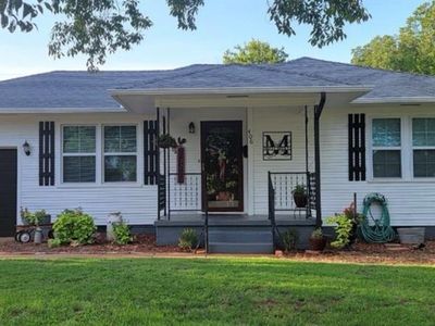 406 Winona Blvd
