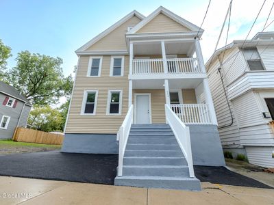 444 Manhattan Street