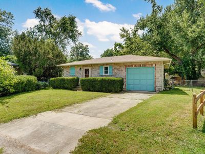 1111 S Lone Pine Avenue