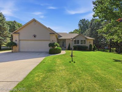 6057 Center Rd