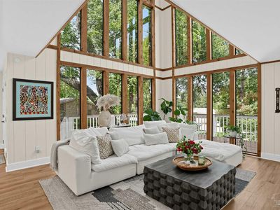 4845 Peacock Dr