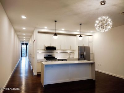 608 W Hill Ave #202
