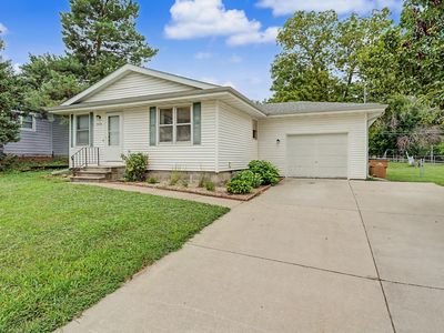 112 NE Main St