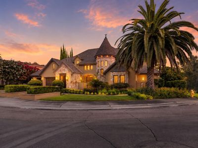 3751 Clubhouse Ct