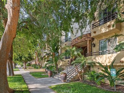 4128 Whitsett Ave