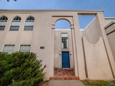 1008 Colonial Pkwy