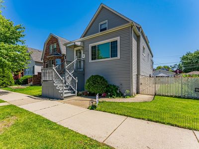 1513 Clarence Ave
