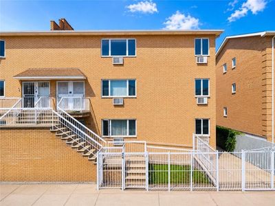 24 Bay 47th St