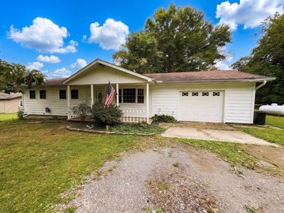 Property at 933 County Road 2050 E, Fairfield, IL