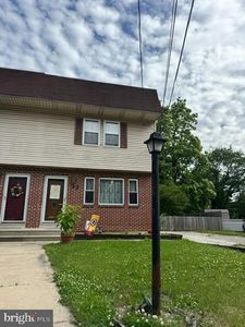 27 S Woodland Ave