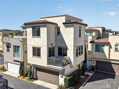 592 S Motif St