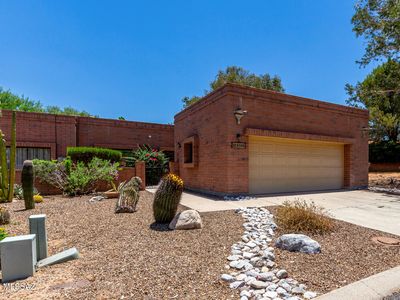 8500 N Breezewood Pl