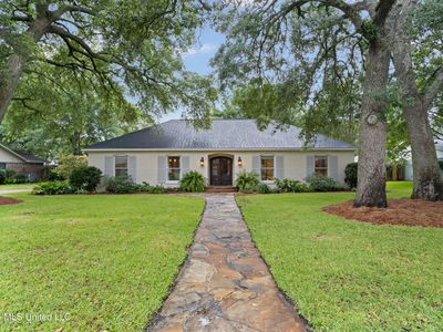 45 Greenbriar Dr