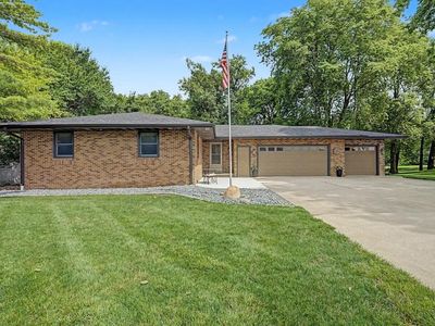 2349 Lakeview Dr