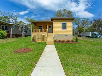 906 6th Ave W