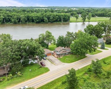 7456 N River Rd