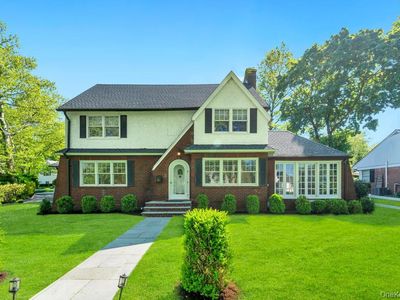 10 Dupont Avenue