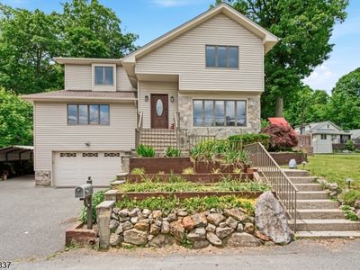 8 Oakwood Rd