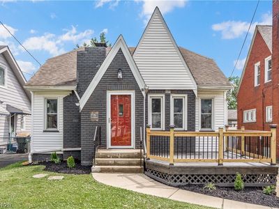 27 Erskine Ave