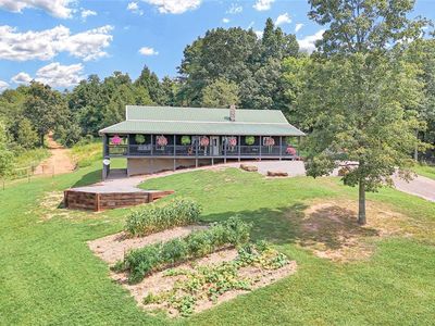 742 Peters Cave Rd